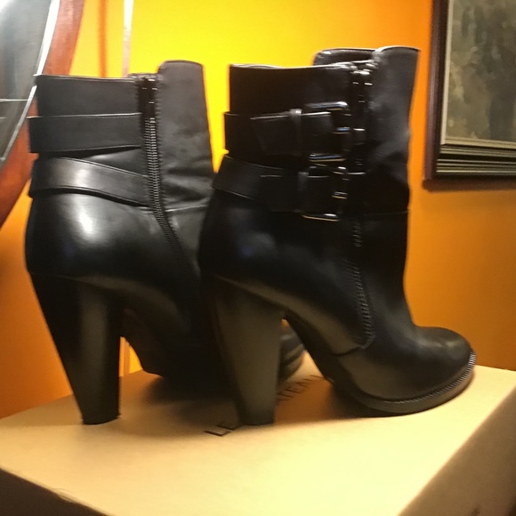 Le Chateau Black PU booties 7 - Picture 5 of 6